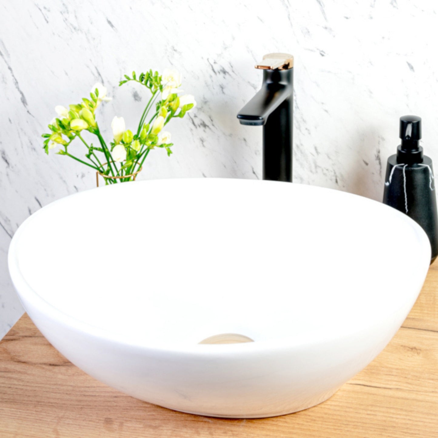 Desna - lavoar ceramică de blat, forma ovala, culoare alb, VUD 6241
