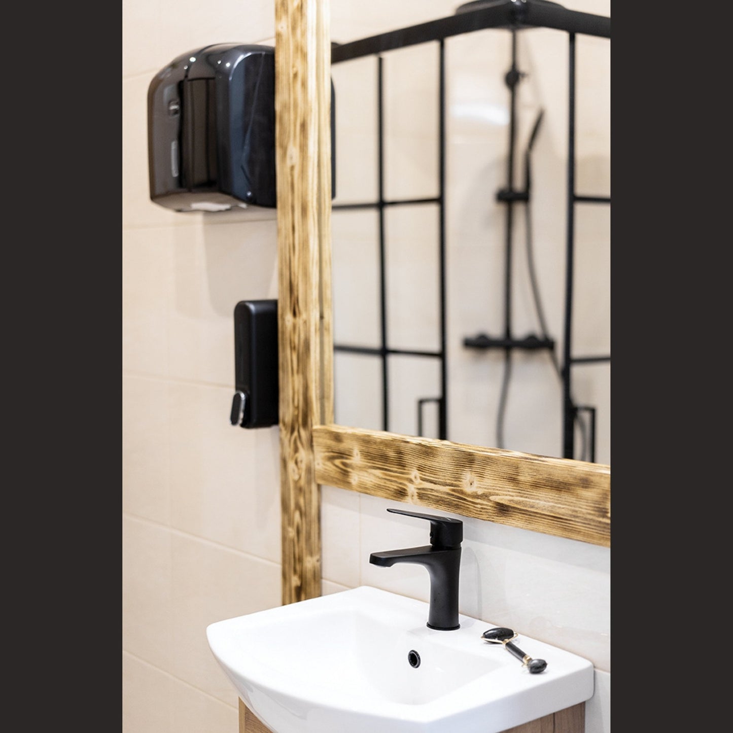 Sagra - Baterie neagra mat, pentru lavoar baie, cu ventil (dop), BQR_722D