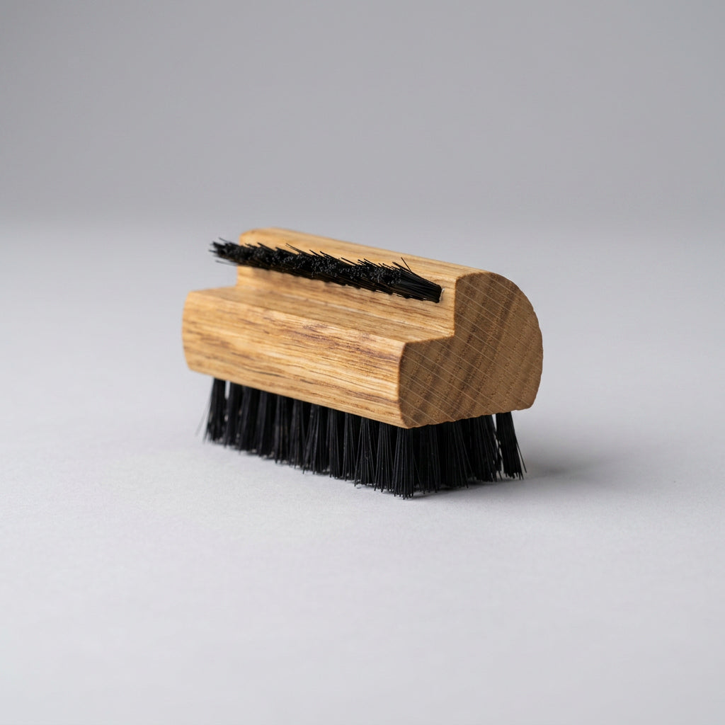 Perie de unghii din lemn de stejar, cu doua fețe, peri naturali negri, 55 x 30 mm, produs premium, Keller Bürsten